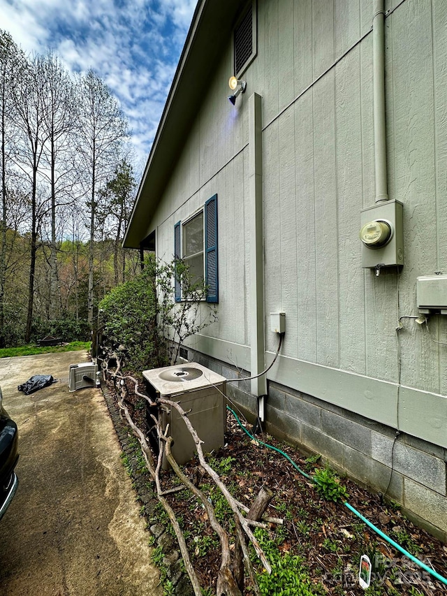 view of home's exterior