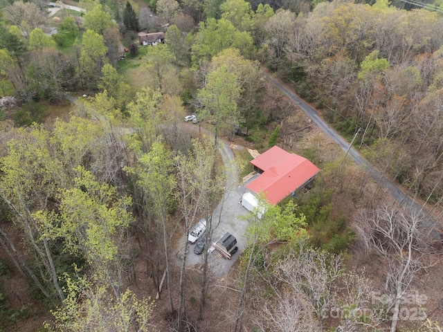 bird's eye view featuring a wooded view