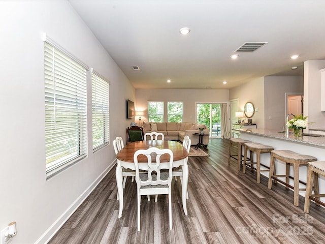 dining area featuring dark wood-style floors, recessed lighting, and baseboards