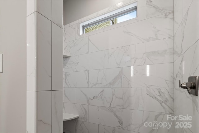 bathroom featuring tiled shower