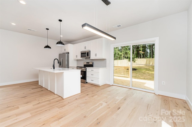 2512 Remington St, Charlotte, NC 28216 - kitchen featuring appliances with stainless steel finishes, light wood-style flooring, baseboards, and recessed lighting