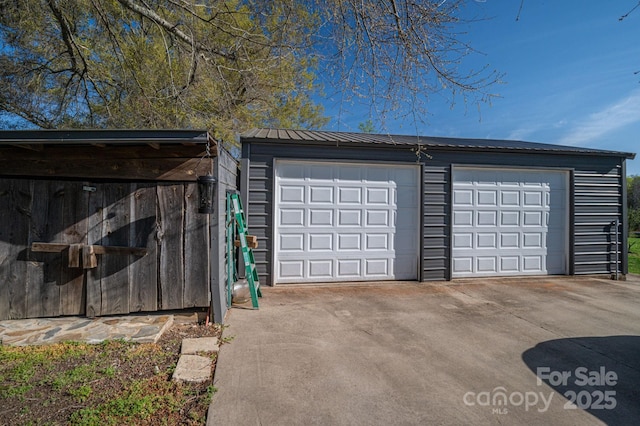view of detached garage