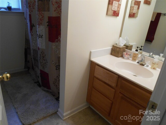 full bathroom with curtained shower and vanity