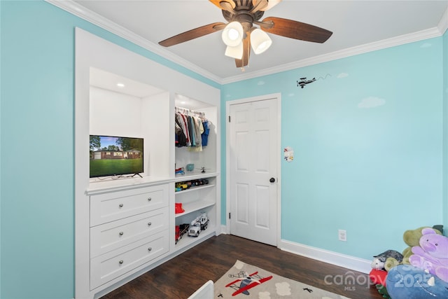 interior space with dark wood finished floors, a ceiling fan, baseboards, and ornamental molding