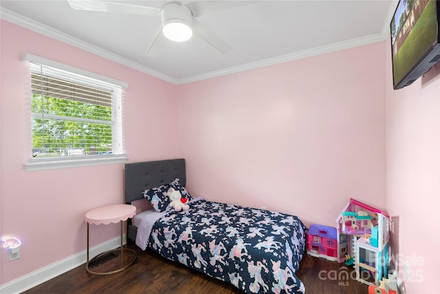 bedroom with wood finished floors, crown molding, baseboards, and ceiling fan