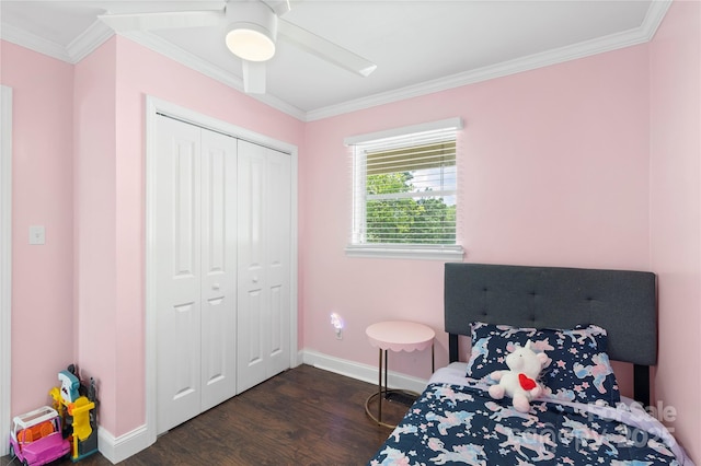 bedroom featuring baseboards, dark wood-style floors, a closet, and ornamental molding