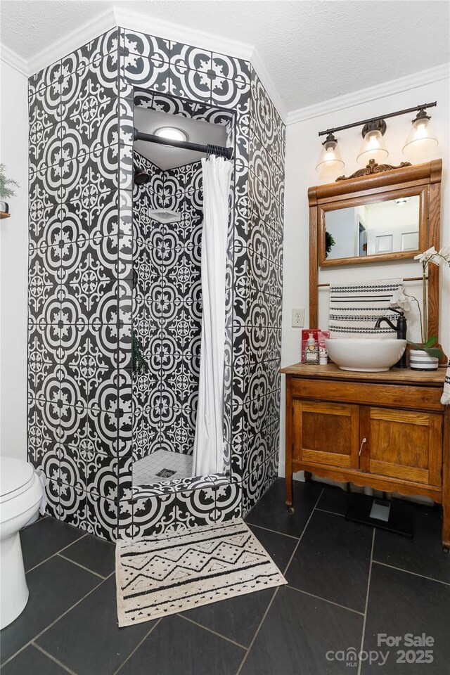 447 Henderson Rd, Chesnee, SC 29323 - full bath featuring tile patterned floors, a tile shower, and crown molding