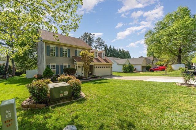 view of front of property featuring driveway, a shingled roof, and a front yard