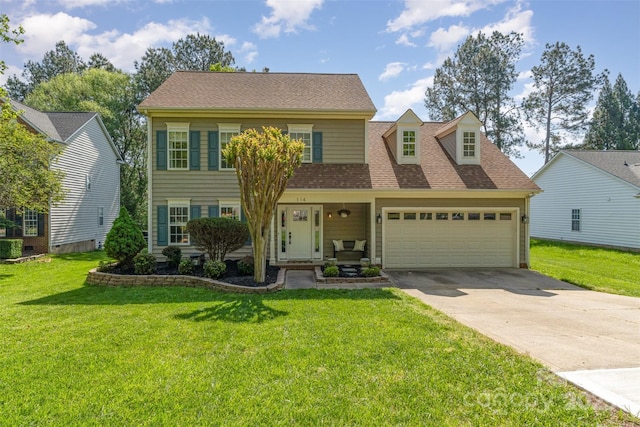 view of front of property featuring an attached garage, driveway, roof with shingles, and a front yard