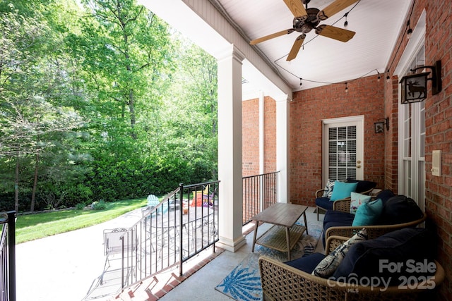balcony featuring a ceiling fan