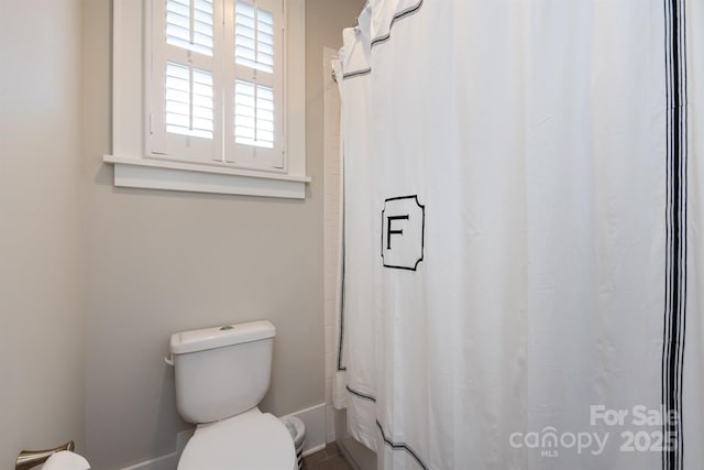 1550 Matthew Mcclure Cir, Davidson, NC 28036 - full bathroom featuring toilet and a shower with curtain