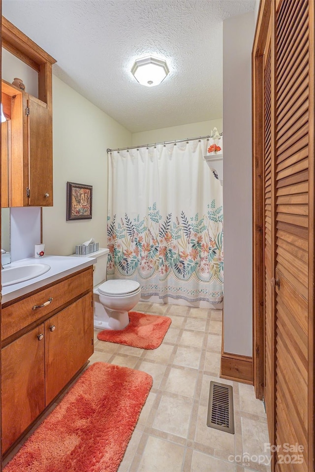 207 New Orleans Blvd, Morganton, NC 28655 - full bath with a textured ceiling, visible vents, toilet, and vanity