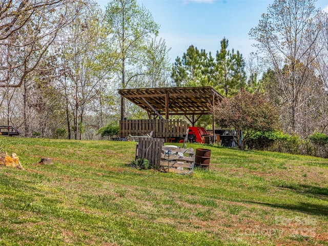 view of yard featuring a detached carport
