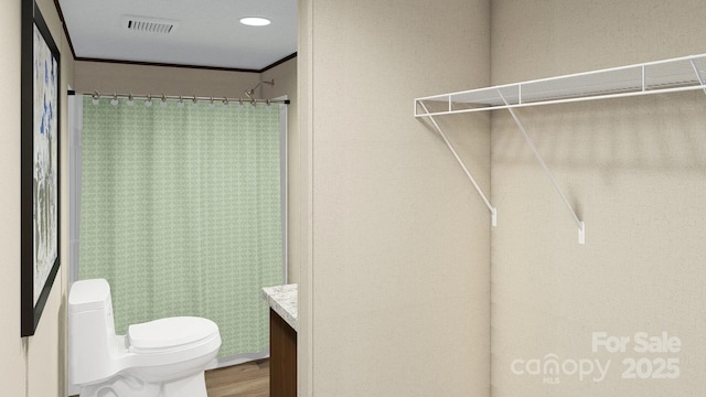 full bath featuring vanity, a shower with curtain, toilet, visible vents, and wood finished floors