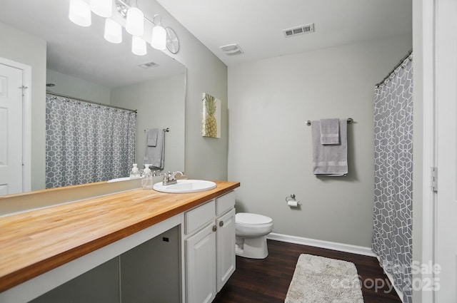 full bathroom featuring wood finished floors, visible vents, toilet, and baseboards