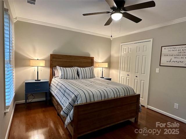9508 Hayenridge Ct, Huntersville, NC 28078 - bedroom with dark wood-style flooring, a closet, baseboards, crown molding, and a ceiling fan