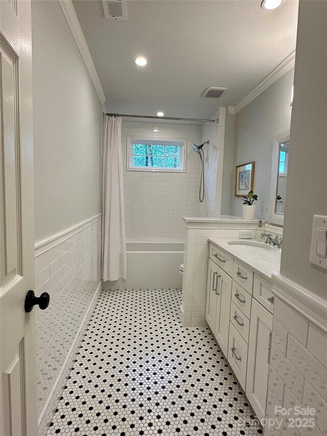 9508 Hayenridge Ct, Huntersville, NC 28078 - bathroom featuring shower / bath combination with curtain, ornamental molding, visible vents, a wainscoted wall, and tile walls