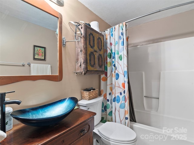full bath with shower / bath combination with curtain, vanity, and toilet
