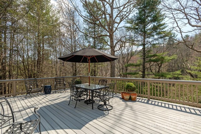 deck with outdoor dining space