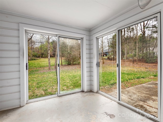 entryway featuring concrete floors