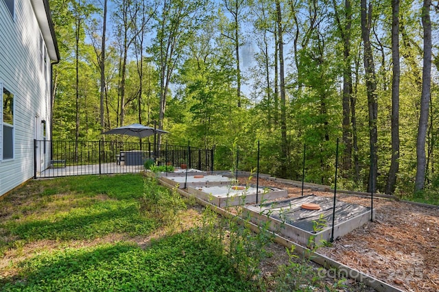 11040 E Lake Rd, Charlotte, NC 28215 - view of yard featuring a vegetable garden