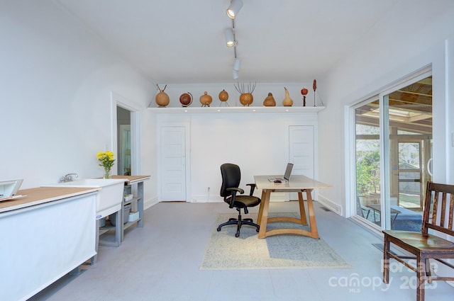 1000 E 35th St, Charlotte, NC 28205 - office space with track lighting