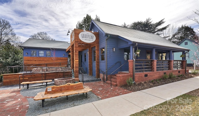1000 E 35th St, Charlotte, NC 28205 - view of front of property featuring a porch, crawl space, and fence