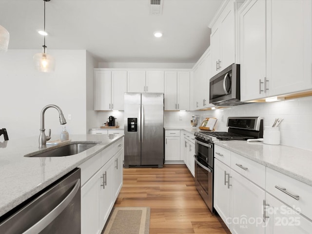 5532 Muckross Ln, Fort Mill, SC 29707 - kitchen featuring light wood-style flooring, appliances with stainless steel finishes, a sink, and white cabinetry