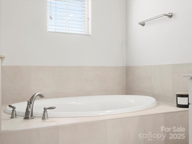 5532 Muckross Ln, Fort Mill, SC 29707 - full bath featuring a garden tub