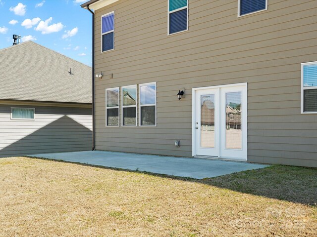 5532 Muckross Ln, Fort Mill, SC 29707 - back of property with a patio and a yard