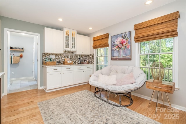 127 Fantasy Ln, Mooresville, NC 28117 - living area featuring wet bar, light wood-style floors, baseboards, and recessed lighting