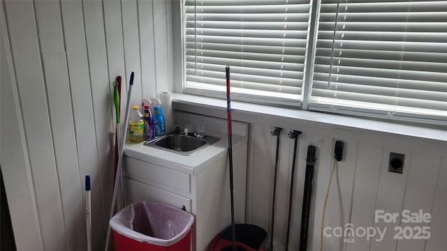 18 Misty Meadows Rd, Burnsville, NC 28714 - laundry room with bar with sink