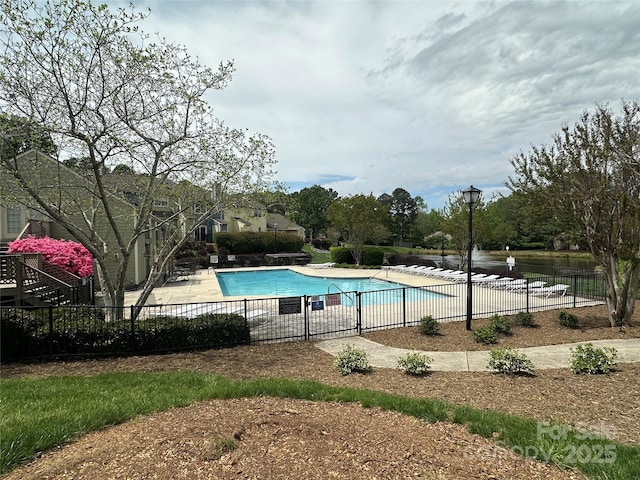 9305 Four Mile Creek Rd, Charlotte, NC 28277 - pool with fence and a patio area