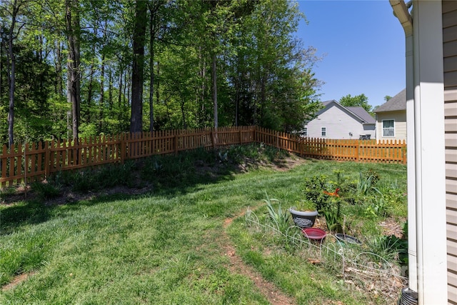view of yard featuring a fenced backyard