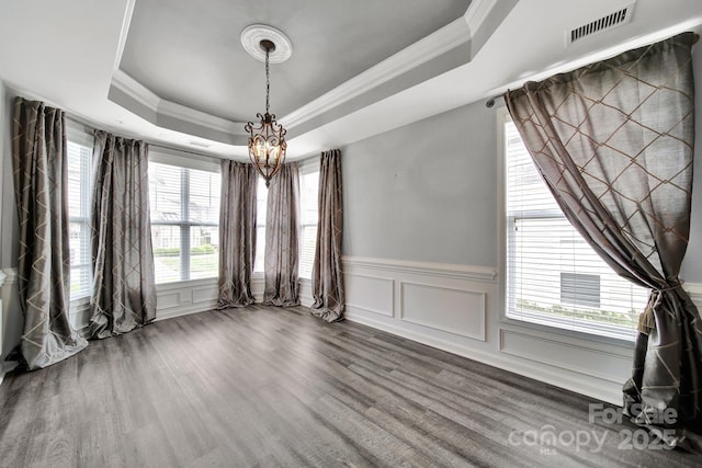 314 Wave Crest Dr, Tega Cay, SC 29708 - spare room with a tray ceiling, visible vents, a chandelier, wood finished floors, and crown molding