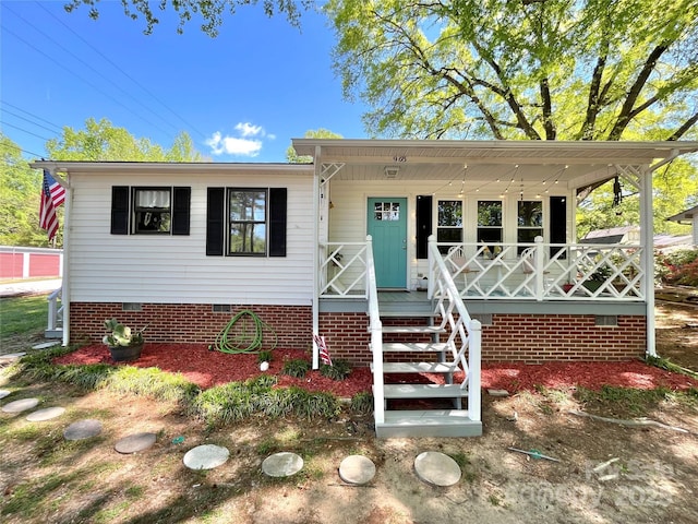 view of front of house with crawl space and covered porch