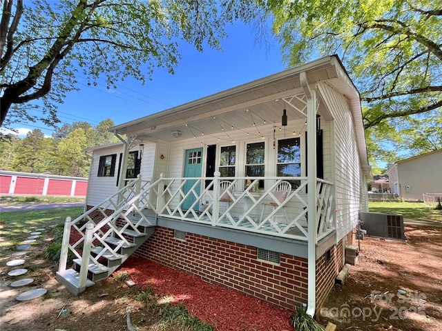 view of front of home featuring a porch