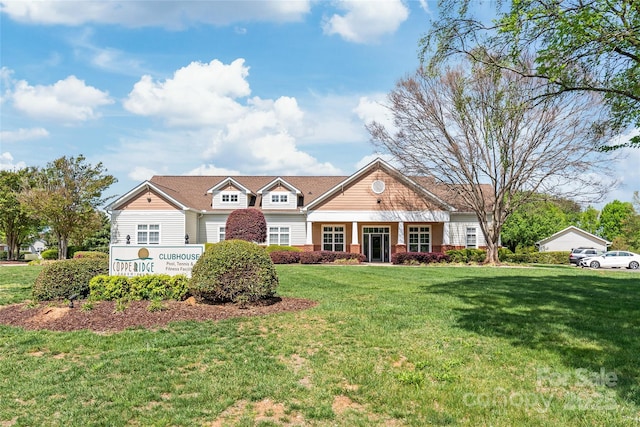 view of front facade with a front lawn