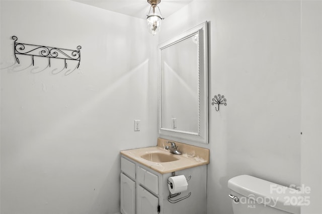 9 Canterbury Rd, Asheville, NC 28805 - half bath featuring toilet and vanity
