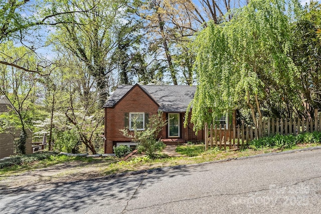 9 Canterbury Rd, Asheville, NC 28805 - view of front of home with fence and brick siding