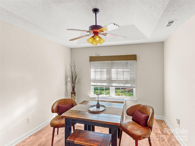 115 Keswick Ln, Mooresville, NC 28117 - dining space with visible vents, light wood-type flooring, baseboards, a textured ceiling, and ceiling fan