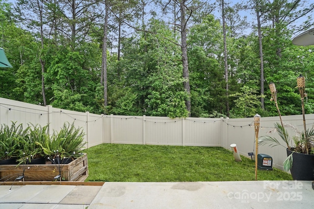 view of yard featuring a fenced backyard and a garden