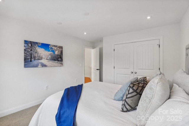 bedroom with baseboards, a closet, carpet, and recessed lighting