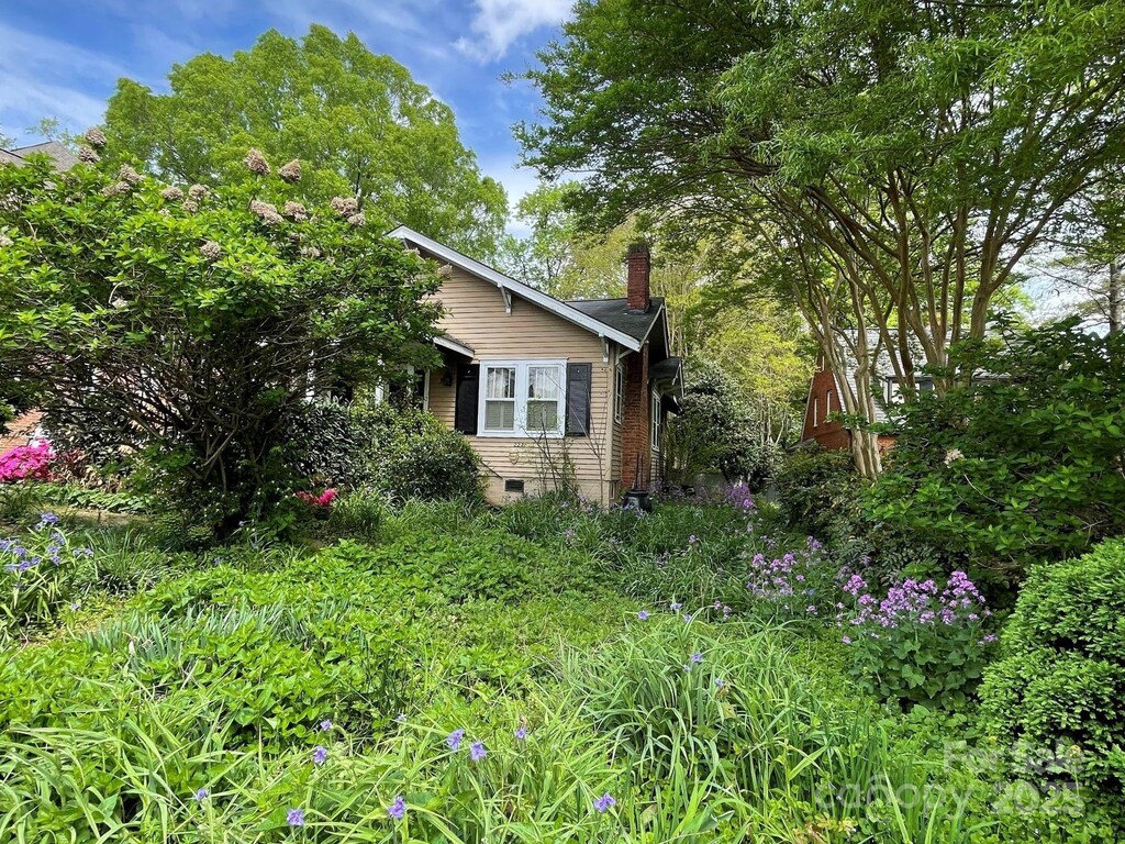 2221 Westminster Pl, Charlotte, NC 28207