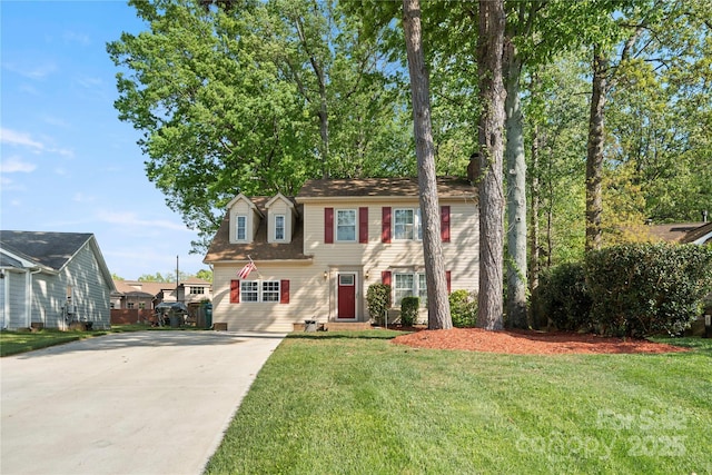 view of front facade featuring a front lawn and concrete driveway