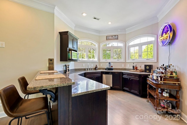 133 Crooked Branch Way, Troutman, NC 28166 - kitchen with a sink, stainless steel appliances, a kitchen bar, visible vents, and a peninsula