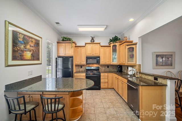 591 Emerald Isle Ct, Lexington, NC 27292 - kitchen with visible vents, a sink, a kitchen breakfast bar, a peninsula, and black appliances