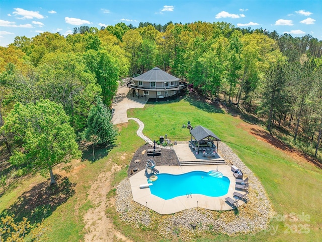 bird's eye view with a view of trees