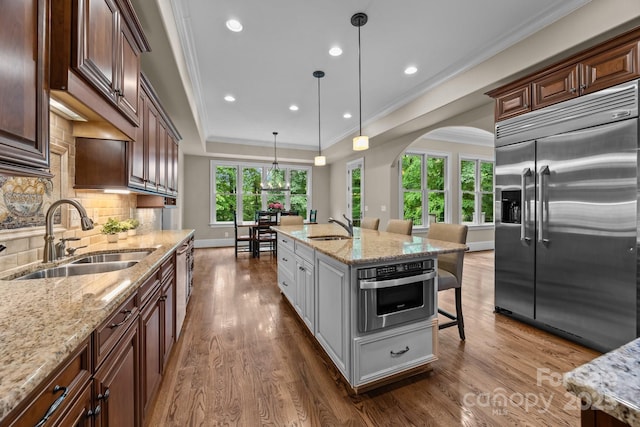 914 Elizabeth Ln, Matthews, NC 28105 - kitchen with stainless steel appliances, a sink, dark wood-style flooring, ornamental molding, and recessed lighting