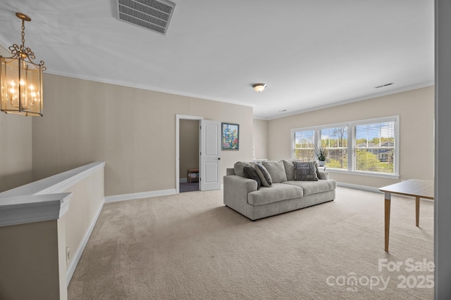 living room featuring crown molding, visible vents, carpet, and a chandelier
